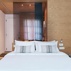 Zimmer mit Kingsize-Bett